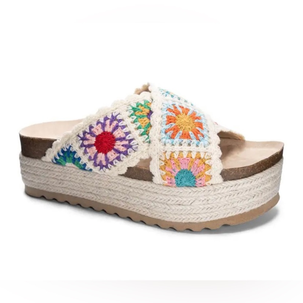 Dirty Laundry-Crocheted platform espadrilles in great condition.Size 8.5